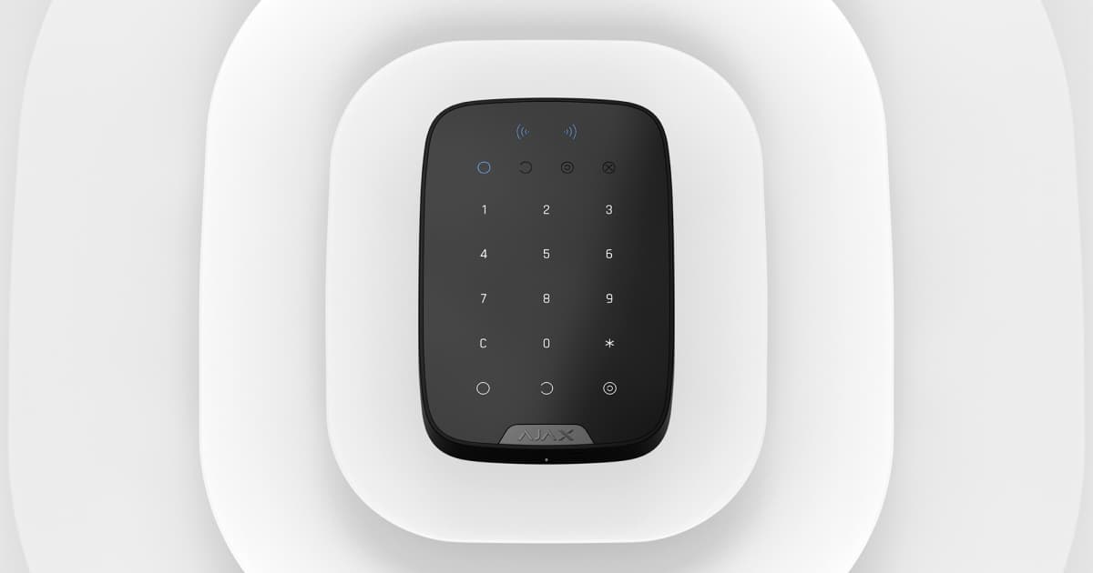 Ajax KeyPad Plus vadības tastatūra ar bezkontakta kartēm, melna
